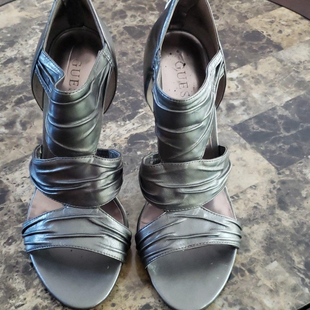 Guess heel